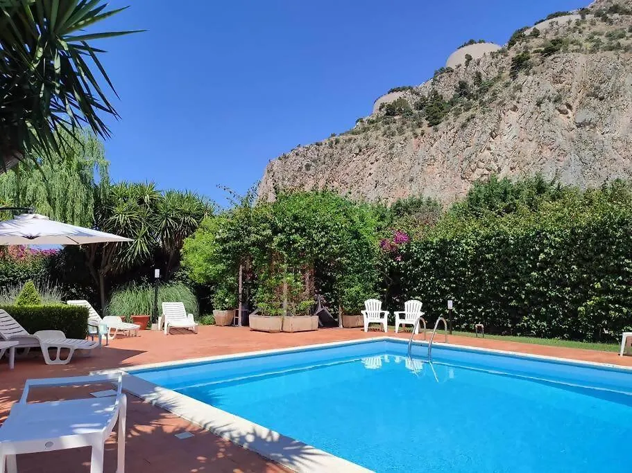 Da Nonna Cettina Appartamento In Villa Con Piscina contacts